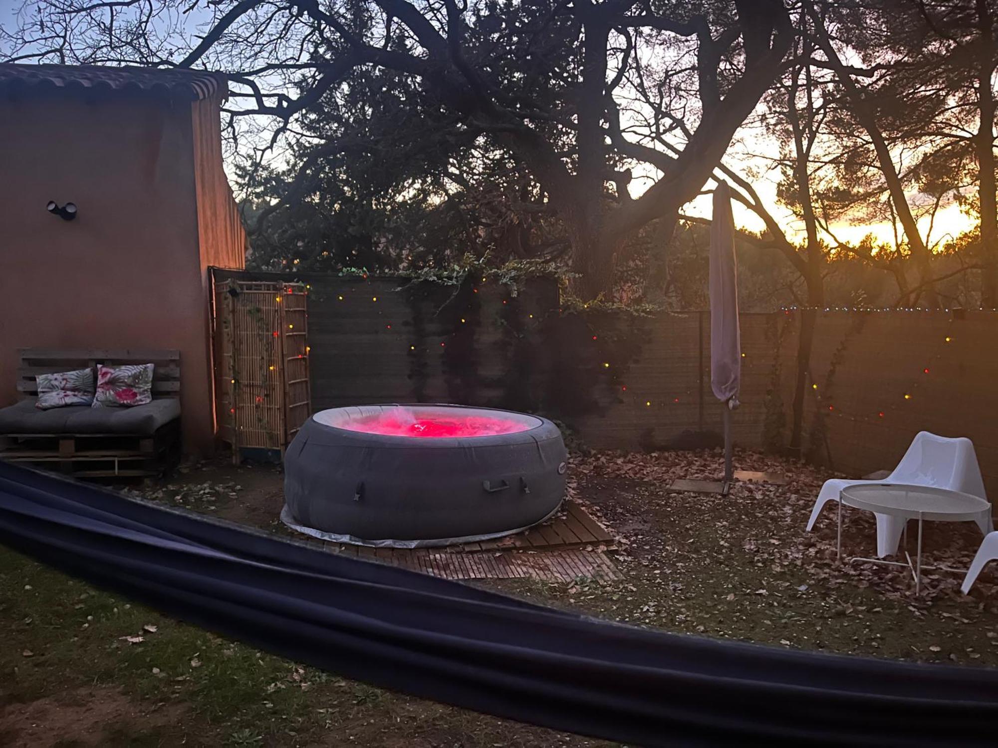Maison Provencale Au Calme De La Campagne Avec Jacuzzi Aix-en-Provence Exterior foto